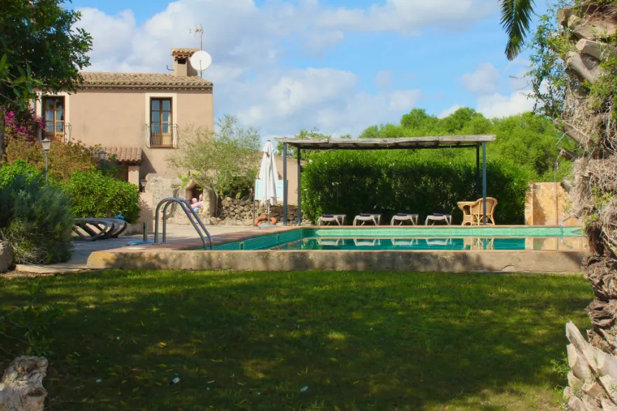 Finca Completa Can Patró con piscina y jardines